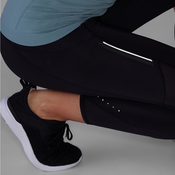 Athleta Rainier Unbrushed 7/8 Tight // Black - Picture 4 of 9